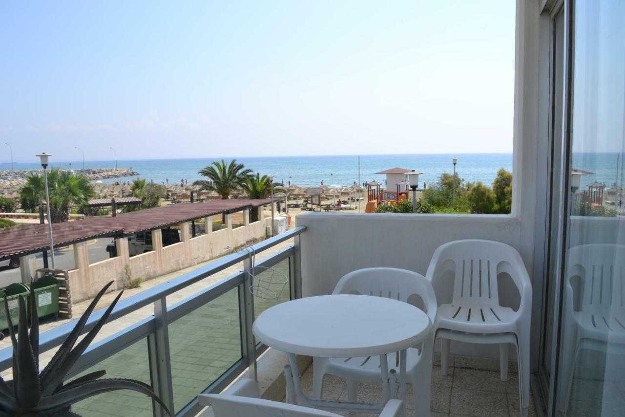 13 Sandy Beach Mackenzie Larnaca Exteriör bild